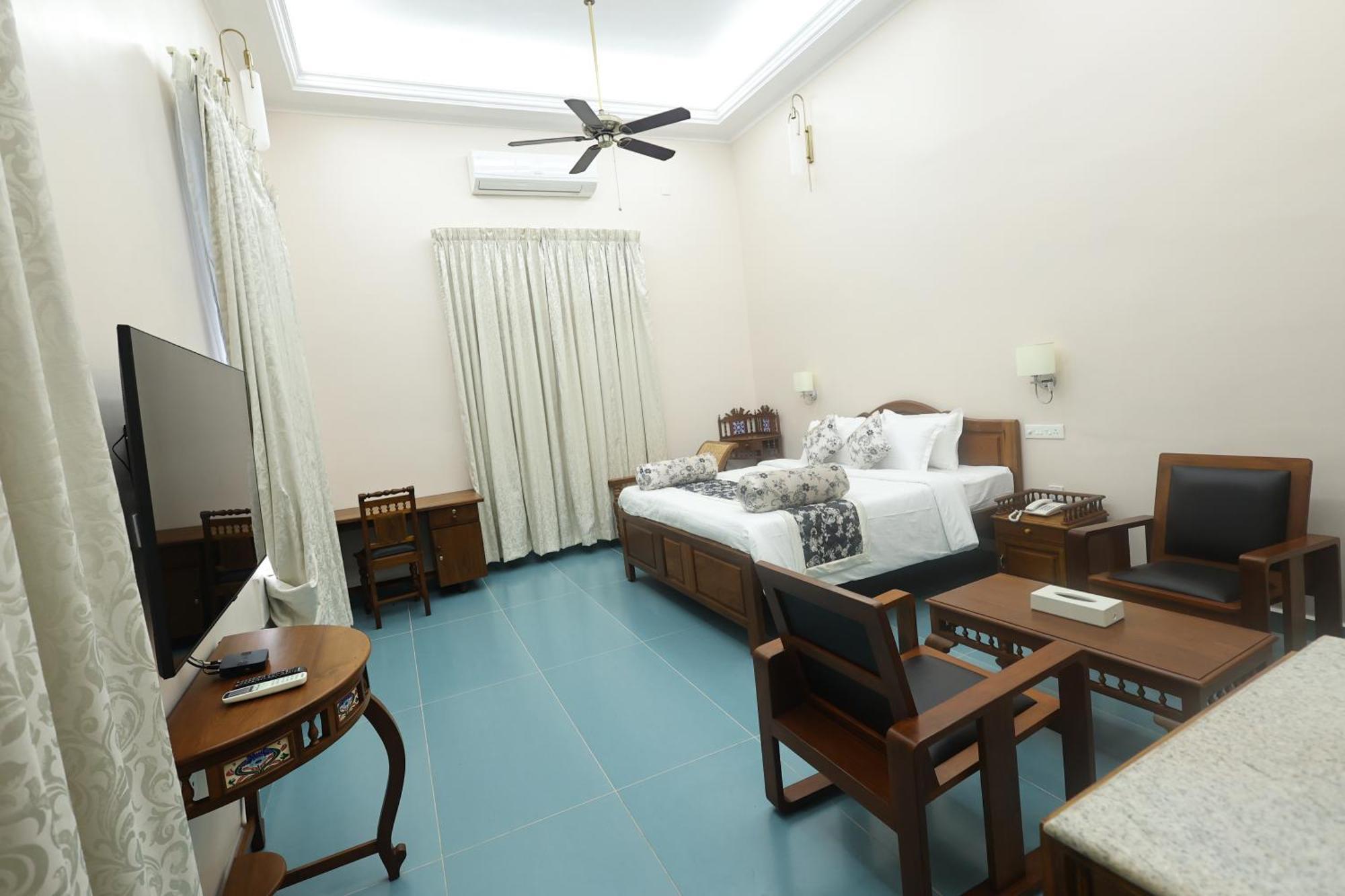 Le Colonial Suites Pondicherry Exterior foto